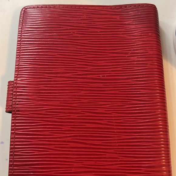 Red Epi Leather Louis Vuitton - Picture 5 of 5